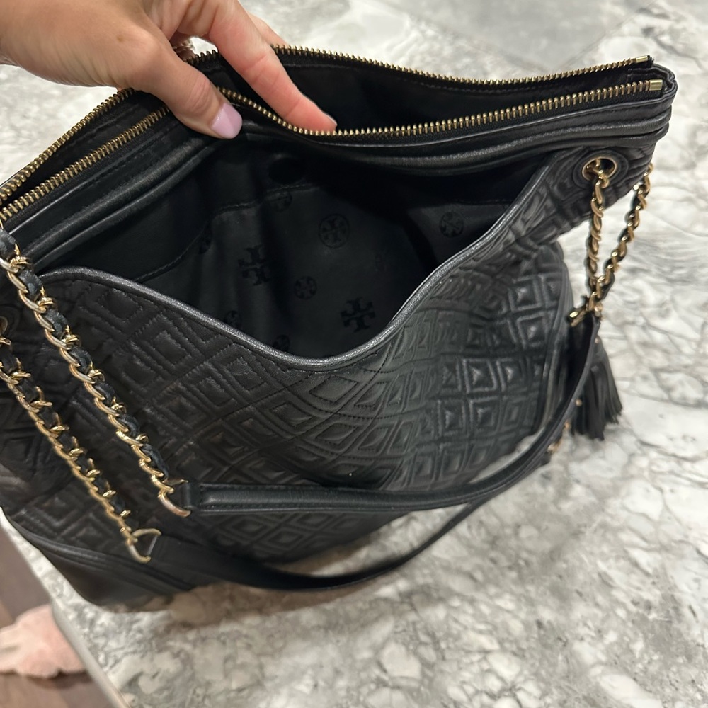 Gently used Tory Burch quilted purse in black
